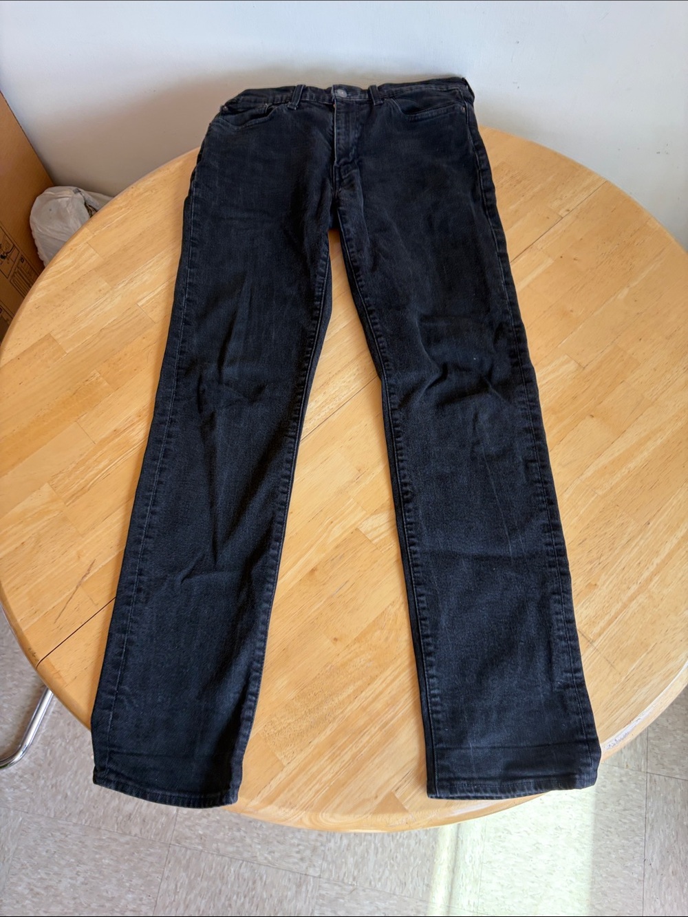 Levi's 514 Straight Fit Jeans – Black – W32 L34 with Patch repair back right